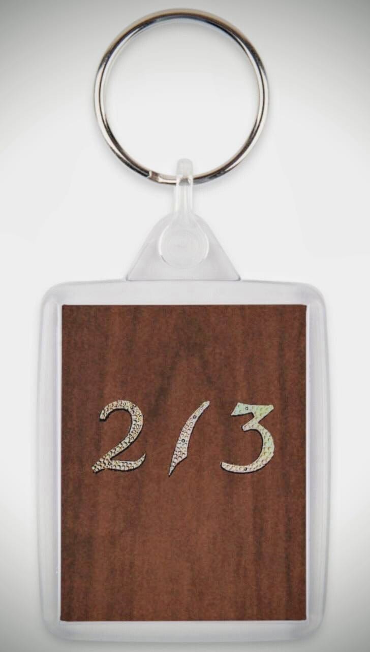 Jeffrey Dahmer keychain "Dähmer Kebab" with iconic 213 door on other side